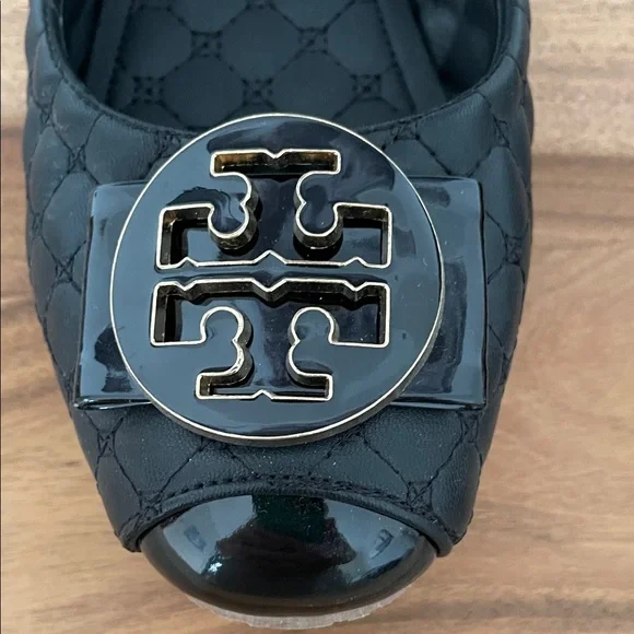 7.5. COPY Black Quilted Flats with Gold Accent - Picture 4 of 6